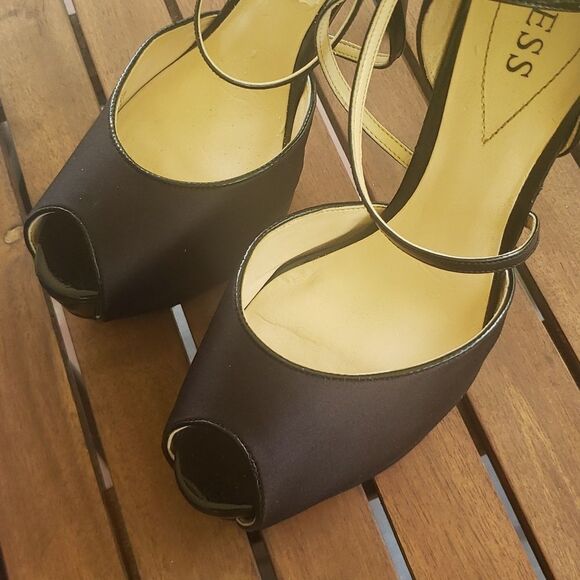 GUESS Pumps Heels  - Picture 2 of 10